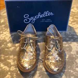 NWOT Seychelles Glitter Oxfords - Size 7